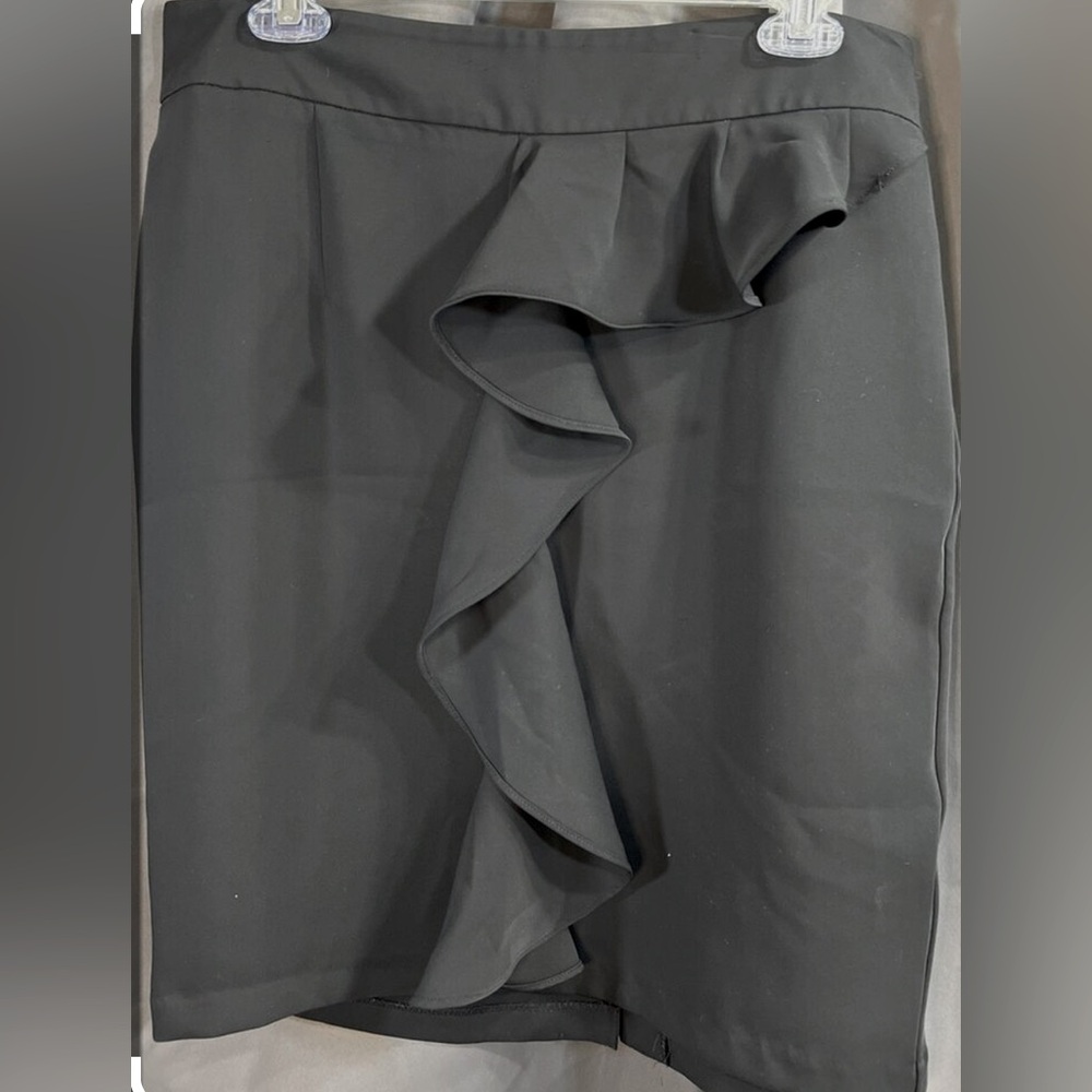 ELLE - black skirt with ruffle